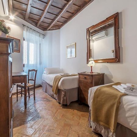 By The Charming Piazza Navona - FromhometoΡώμη Εξωτερικό φωτογραφία